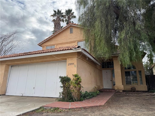 view of front facade with a garage