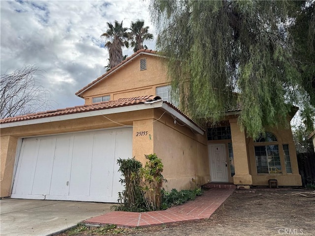 view of front of house with a garage