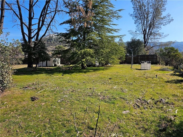 view of yard with a mountain view