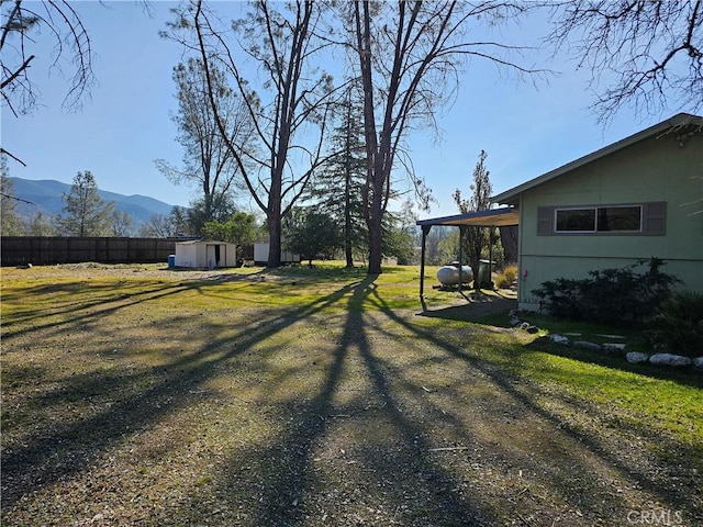 view of yard featuring a mountain view and a shed