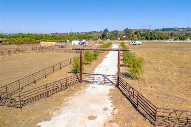 view of yard featuring a rural view