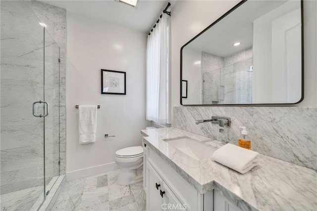 bathroom with vanity, plenty of natural light, toilet, and an enclosed shower