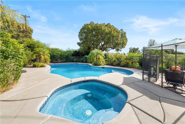 view of swimming pool with an in ground hot tub and a patio