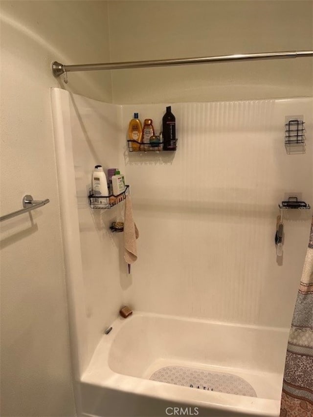 bathroom with shower / bath combo