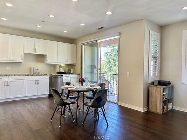 dining space featuring dark wood finished floors, recessed lighting, baseboards, and visible vents