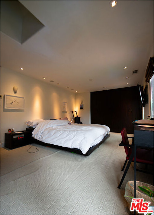 bedroom featuring carpet flooring