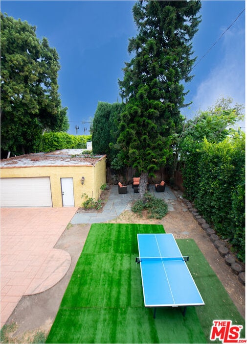 view of yard with a patio