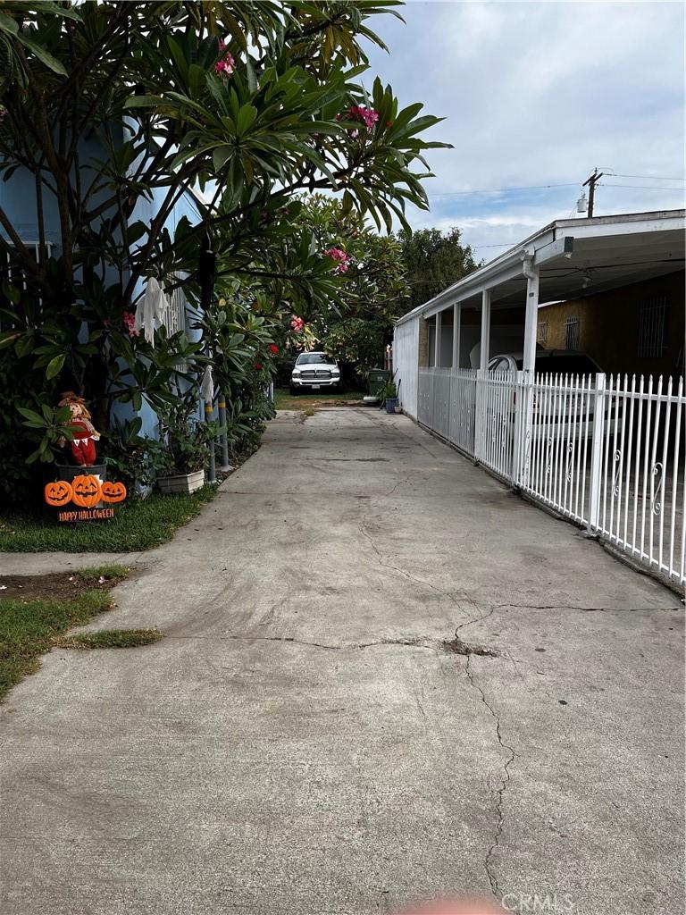 921 E Pine St, Compton, CA 90221 - view of property exterior with fence and driveway