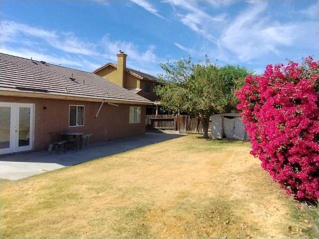 view of yard featuring a patio