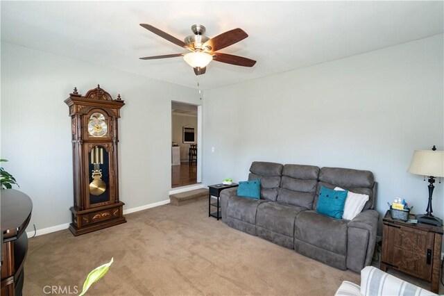 carpeted living room featuring ceiling fan