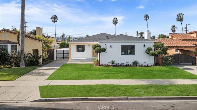 view of front of home featuring a front yard