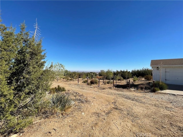 view of yard featuring a rural view