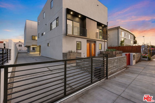 exterior space featuring a balcony