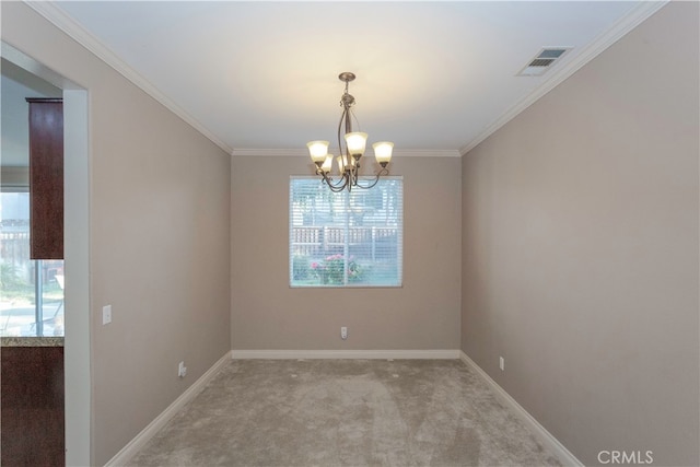 carpeted empty room featuring crown molding and a notable chandelier