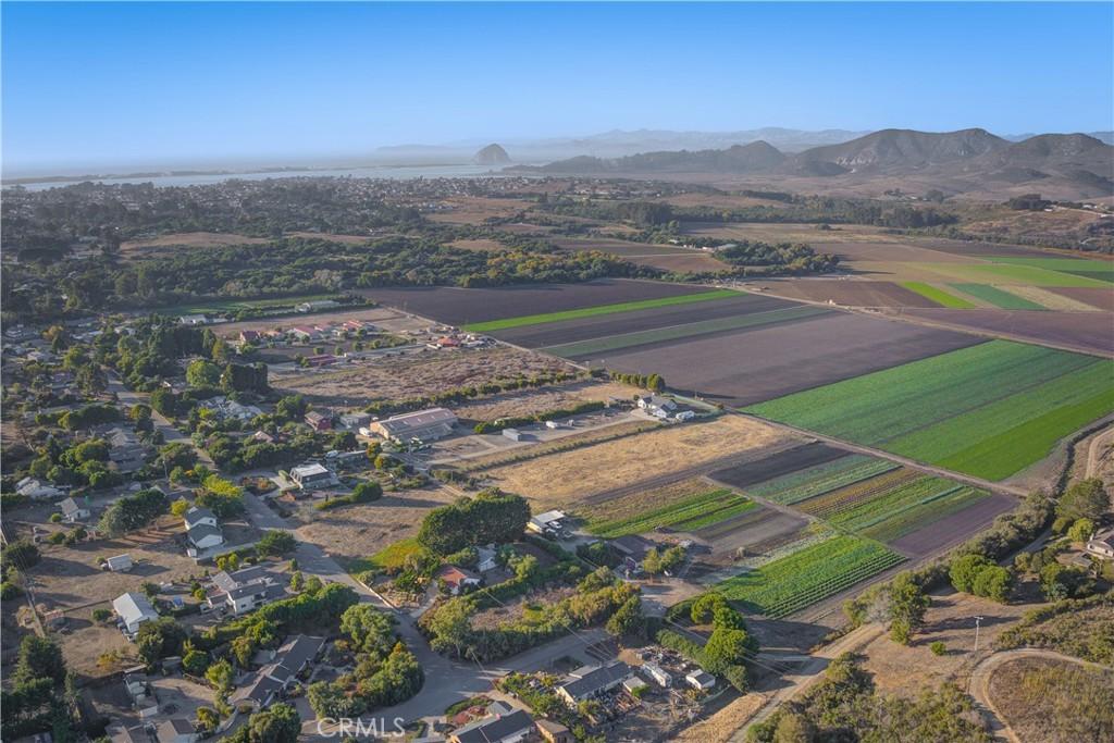 bird's eye view featuring a mountain view