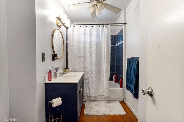 bathroom featuring vanity, shower / bath combo, hardwood / wood-style flooring, and ceiling fan