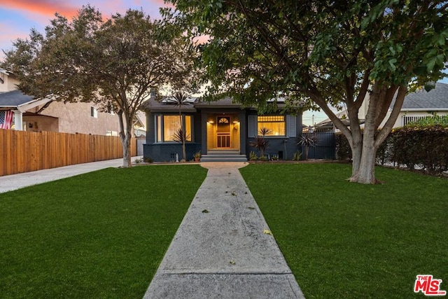 view of front of house featuring a yard