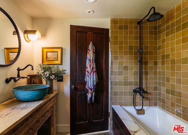 bathroom with vanity and tiled shower / bath