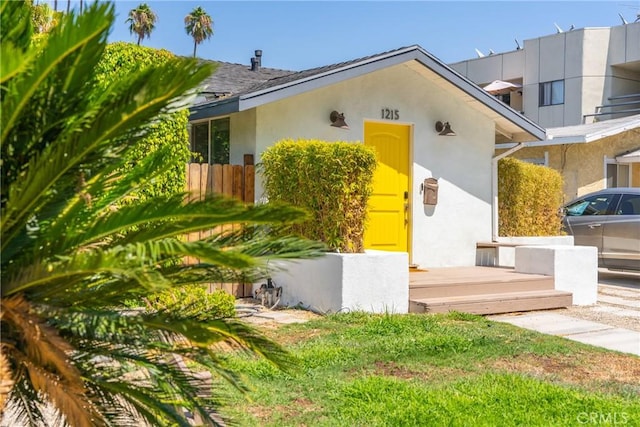 property entrance featuring a lawn