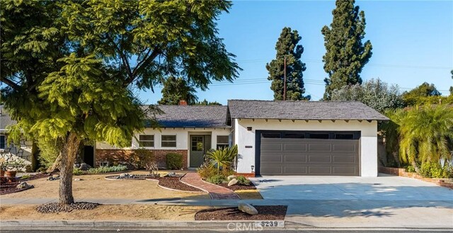 view of front facade featuring a garage