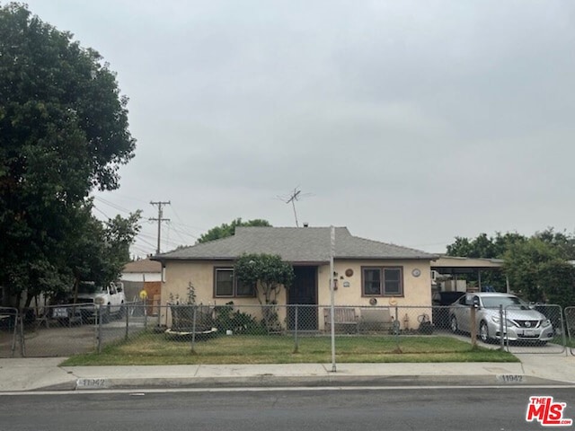 view of front of property with a front lawn