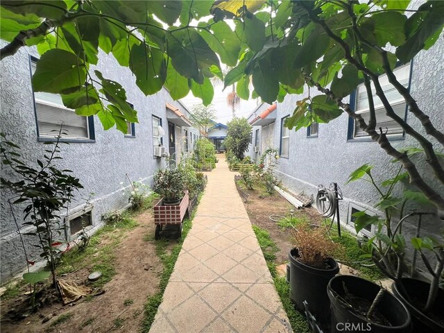 1135 E 3rd St, Long Beach, CA 90802 - view of home's community