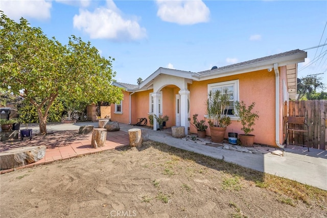 view of front of property featuring a patio area