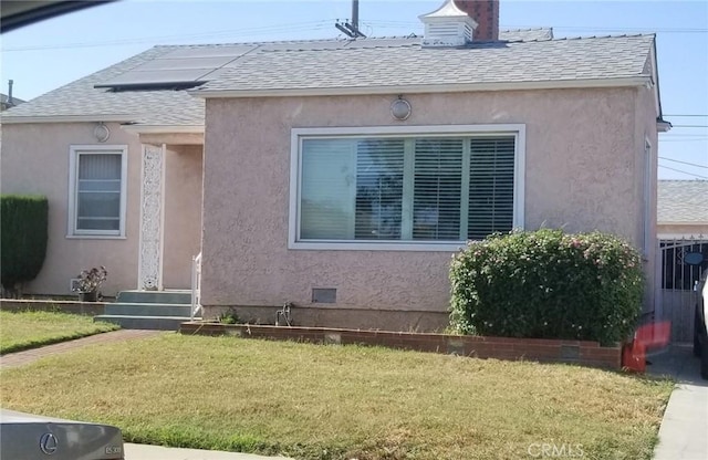 view of front facade featuring a front lawn