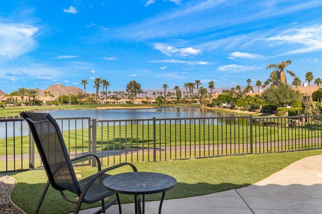 view of yard featuring a water view