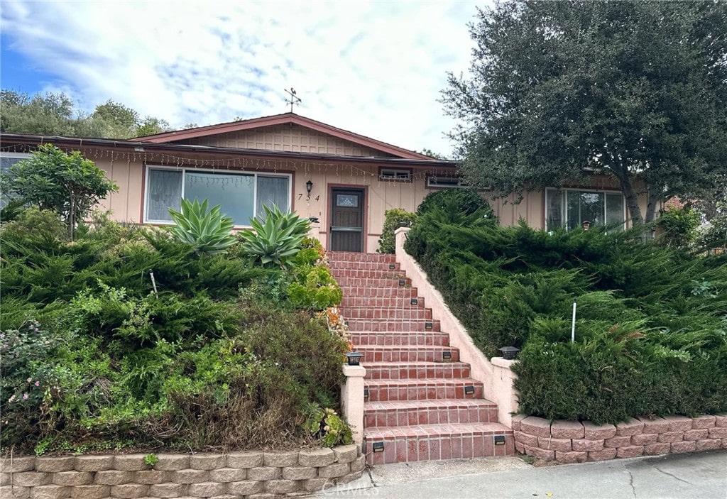 view of front of home