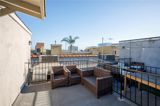 balcony featuring an outdoor hangout area