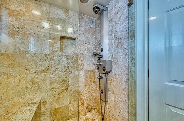 room details featuring a tile shower