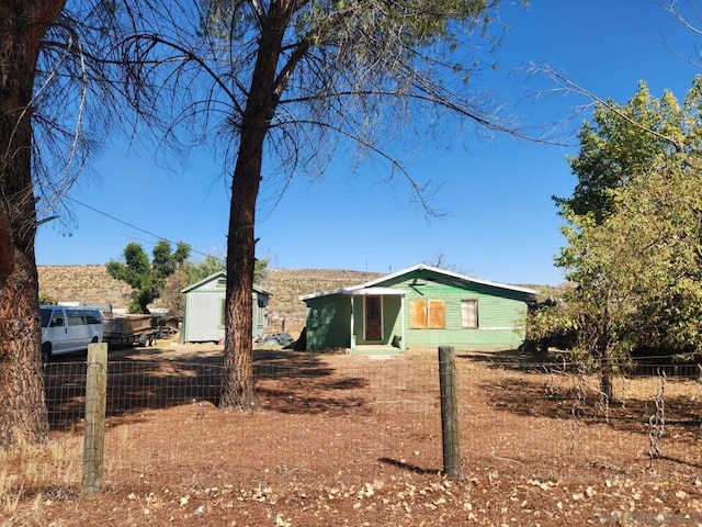 view of front of property with an outdoor structure