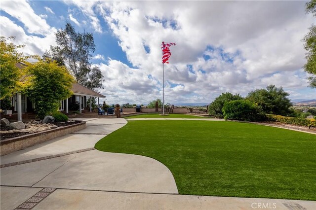 view of community featuring a lawn