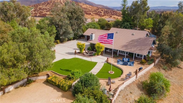 bird's eye view featuring a mountain view