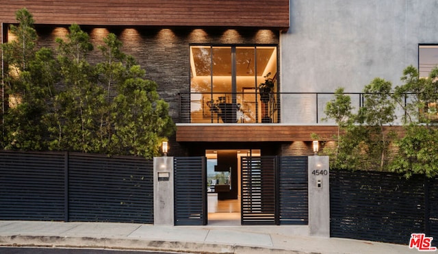 view of front of home featuring a balcony