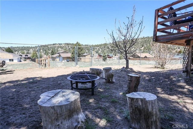 view of yard featuring an outdoor fire pit