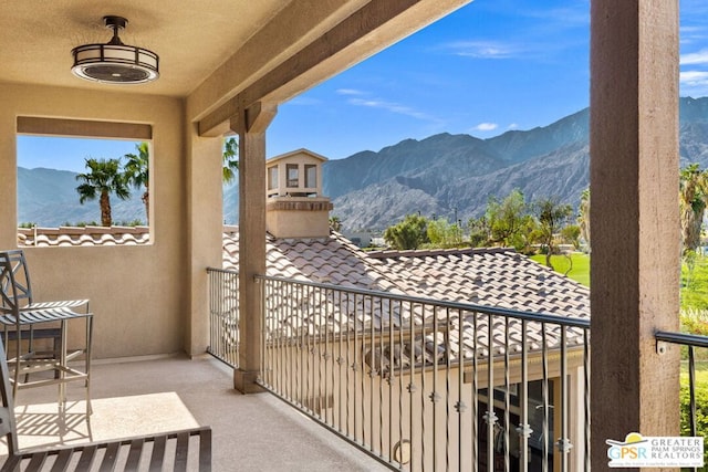 balcony featuring a mountain view