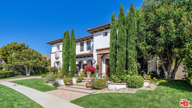 view of front facade with a front lawn