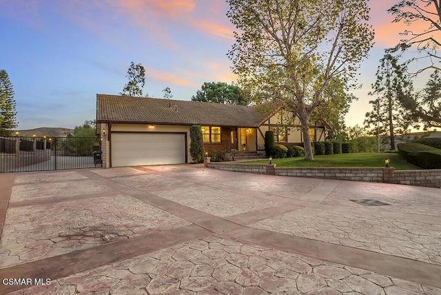 view of front facade featuring a yard and a garage