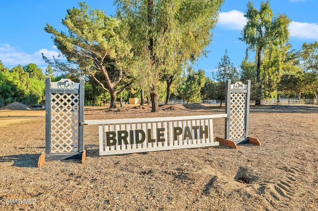 view of community / neighborhood sign