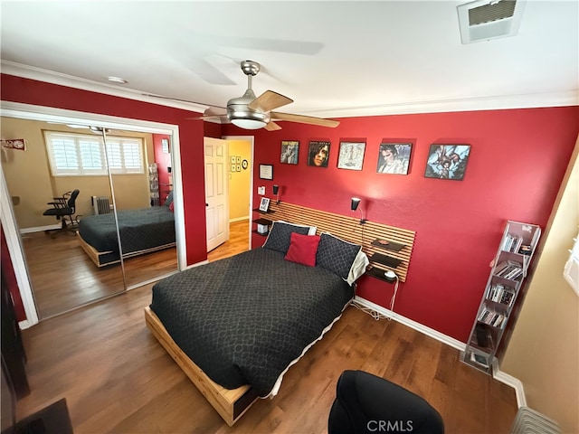 bedroom featuring ornamental molding, wood-type flooring, and ceiling fan