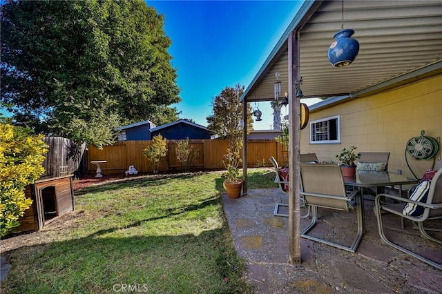 view of yard featuring a patio area