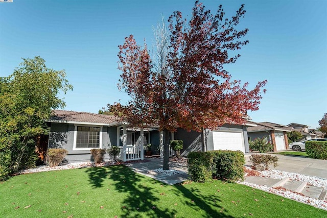 view of front of property featuring a front lawn and a garage