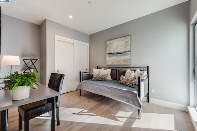 living area with light hardwood / wood-style floors