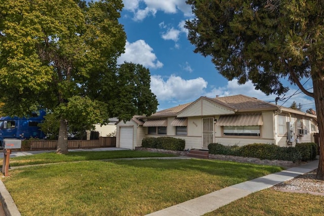 view of front of property featuring a front yard