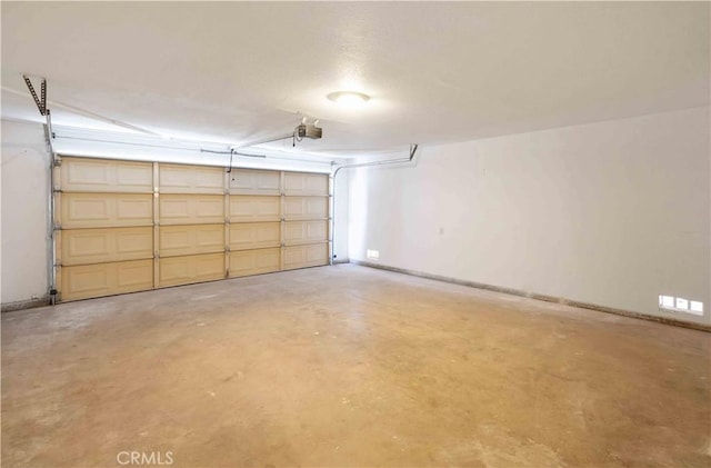 62044 Valley View Cir, Joshua Tree, CA 92252 - garage with a garage door opener
