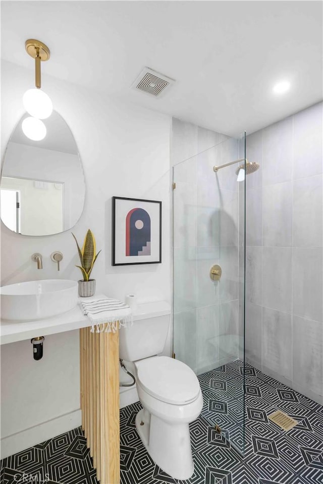 62044 Valley View Cir, Joshua Tree, CA 92252 - full bath with a tile shower and tile patterned floors