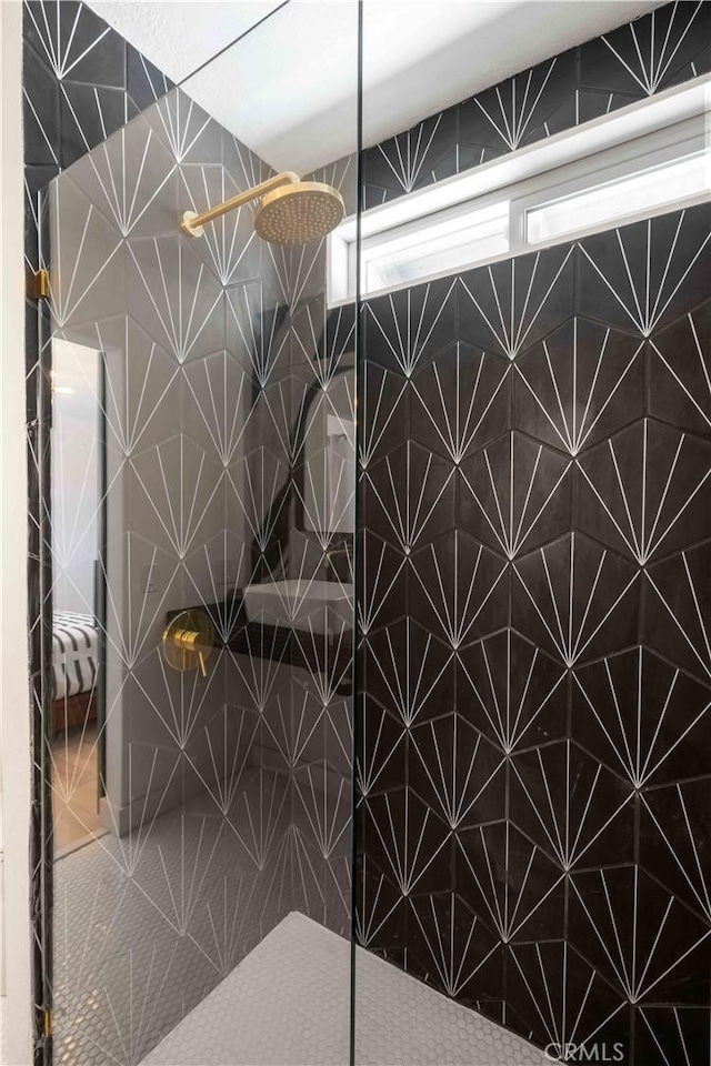 62044 Valley View Cir, Joshua Tree, CA 92252 - detailed view of tiled shower