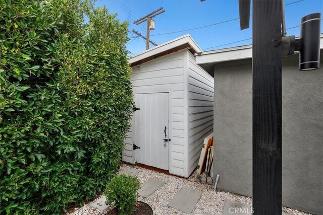 view of outbuilding